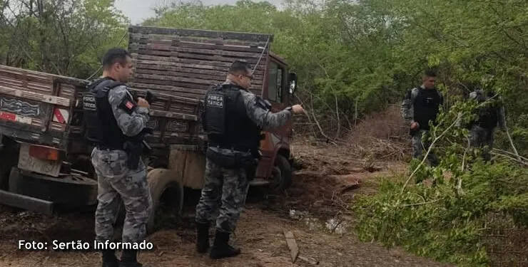 Polícia militar apreende caminhão com trilhos ferroviários furtados, no sertão da PB