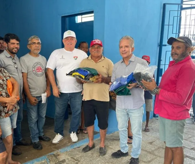 Prefeitura de Patos entrega EPIs a servidores e avança na reforma de cemitérios e outros espaços públicos