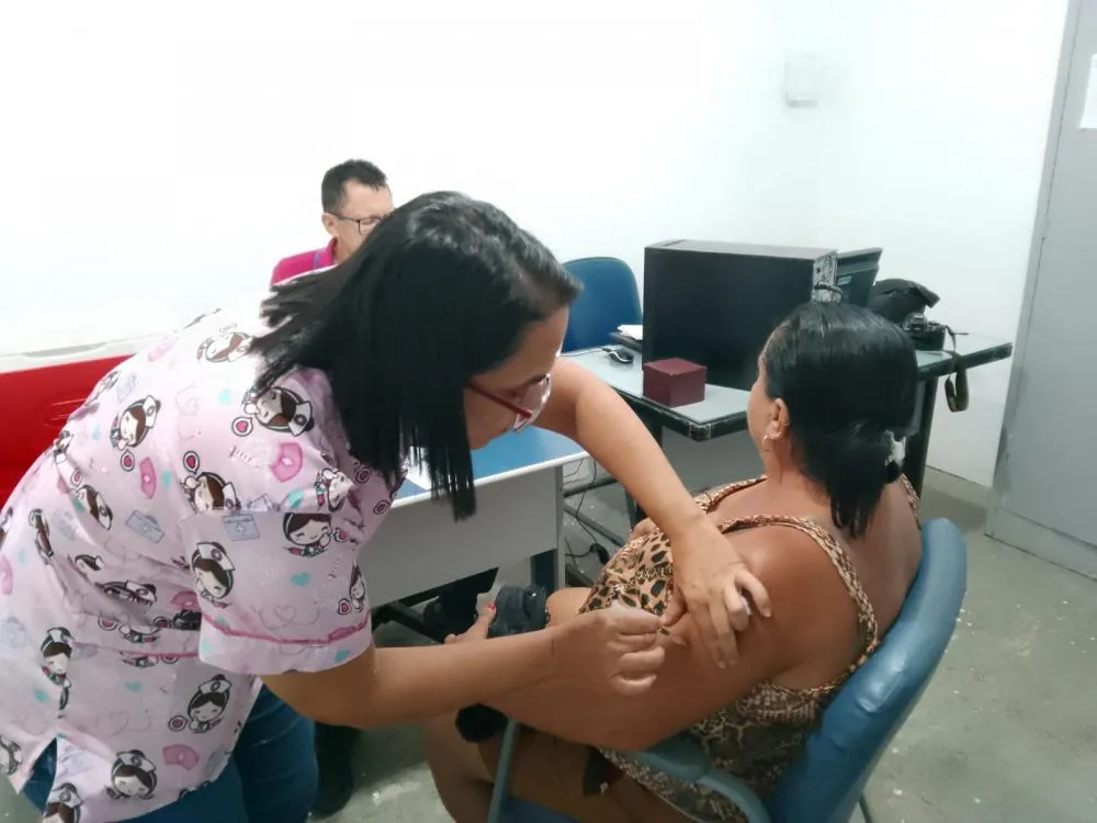 Prefeitura de Patos realiza ação de vacinação para trabalhadores dos cemitérios públicos