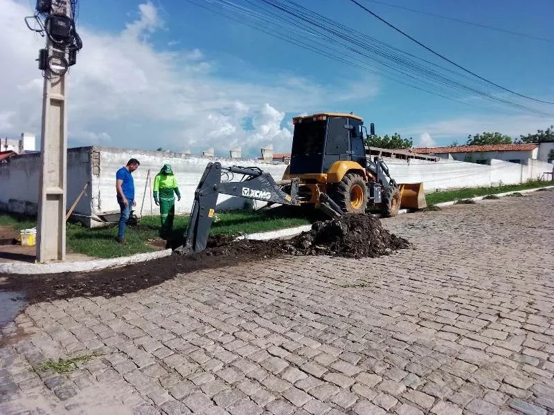 Secretaria de Infraestrutura realiza operação de limpeza para evitar alagamentos no período chuvoso