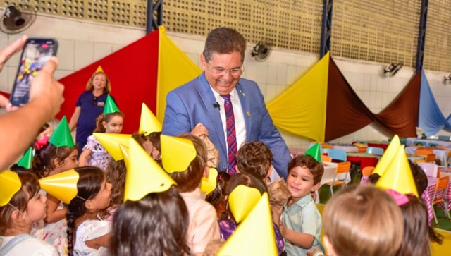 Adriano Galdino participa da comemoração de 25 anos de fundação da Creche da ALPB