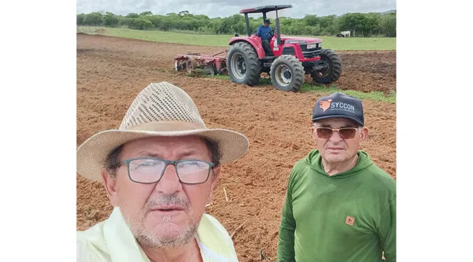 Prefeitura de São José de Espinharas intensifica cortes de terra para beneficiar agricultores