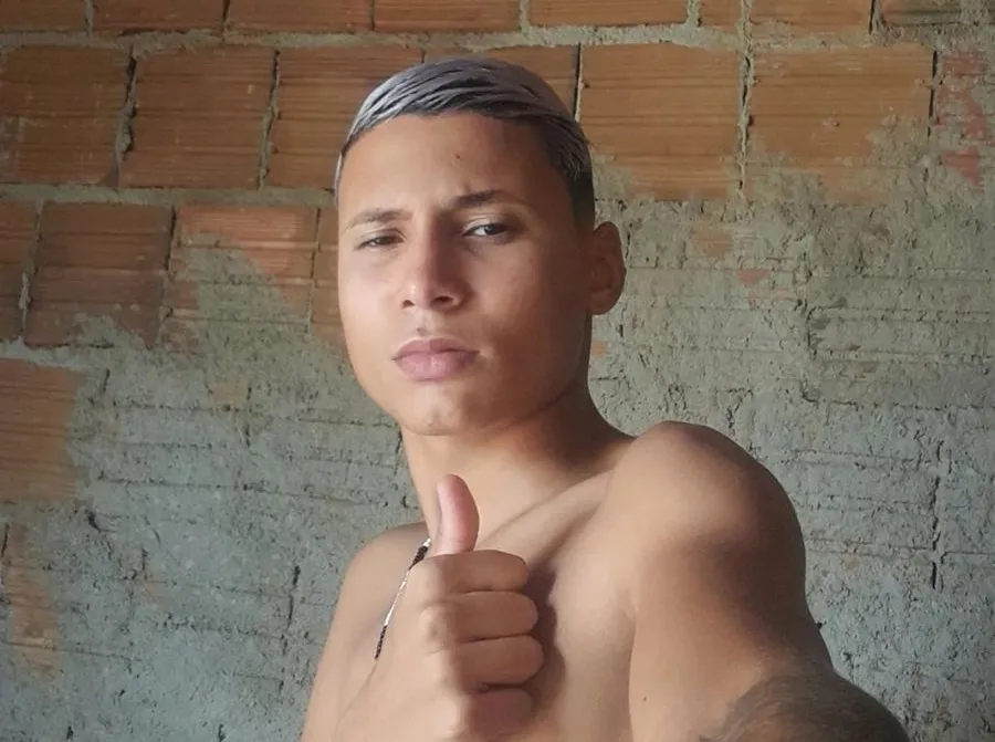 A vitima fatal alvejado no bairro Dona Milindra foi identificado