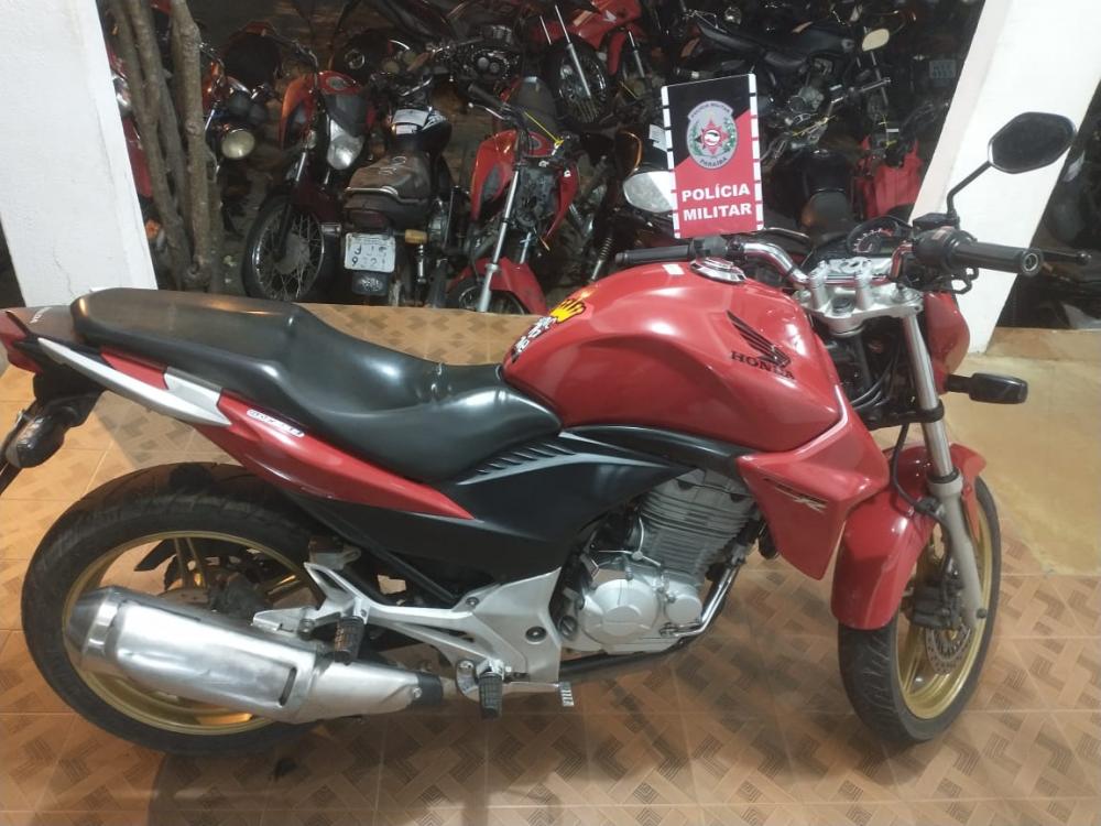 POLÍCIA MILITAR RECUPERA MOTOCICLETA NA CIDADE DE PATOS-PB