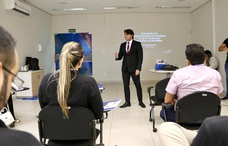 PatosPrev promove treinamento com servidores para atualização do sistema de previdência do município