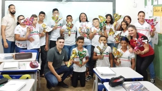 Prefeitura de Cacimba de Areia distribui Ovos de chocolate para alunos da rede municipal 