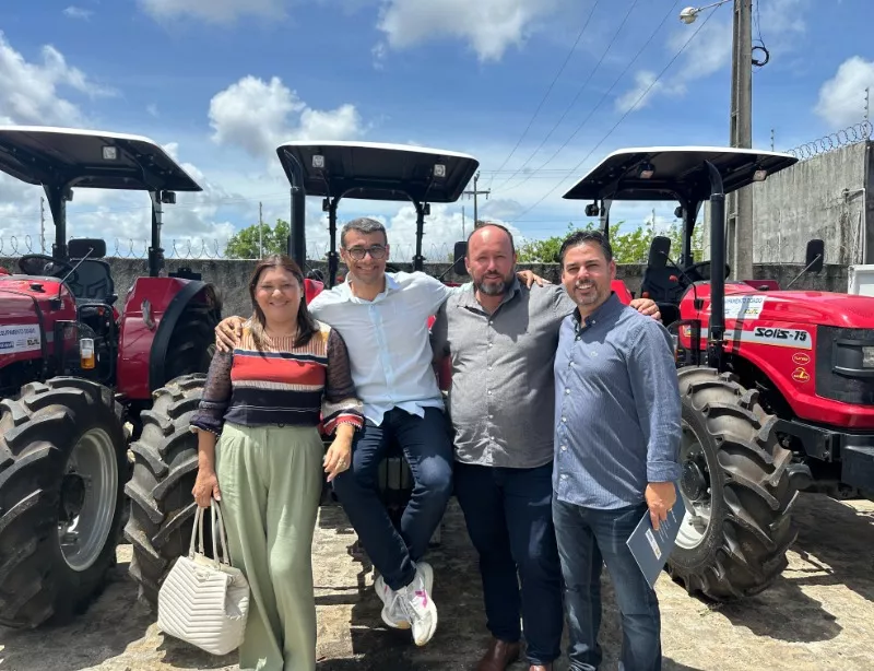 Passagem avançada na agricultura e infraestrutura com a aquisição de um novo trator para ampliar o desenvolvimento do município