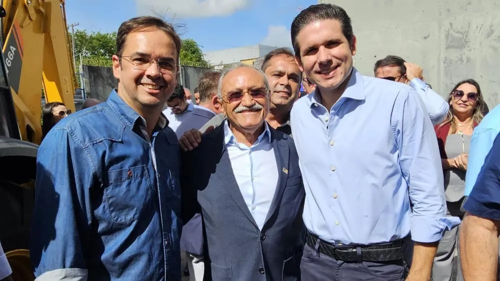 Prefeito Jucélio no encontro com o deputado Hugo Motta, em João Pessoa