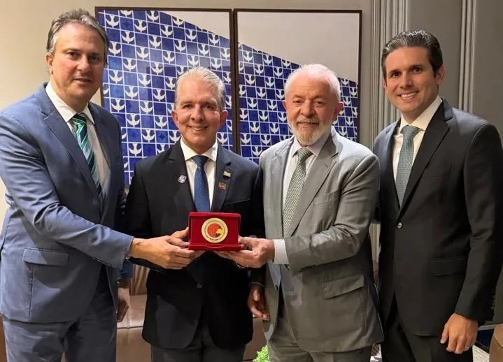 Patos recebe “Selo Nacional do Compromisso com a Alfabetização” em cerimônia com presidente da República e ministro da Educação