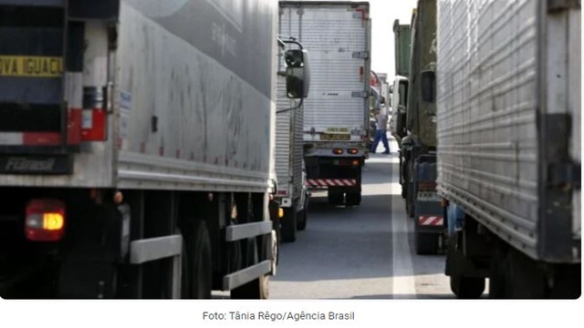 Movimento dos caminhoneiros perde força: Sem nenhuma estrada bloqueada em Rondônia, o número de ocorrência desse tipo caiu de 18 para nove — segundo o comparativo entre os boletins divulgados pela PRF de manhã e no início desta tarde.- Confira 