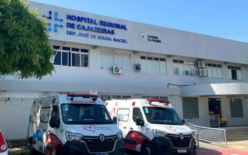 Bebê recém-nascido é deixado em porta de residência e levado para hospital em Cajazeiras. Vídeo