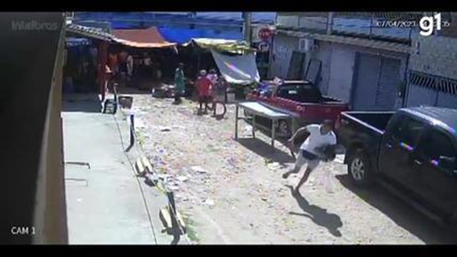 Imagens mostram momento em que feirante é morto a tiros após discussão na Feira, na Paraíba