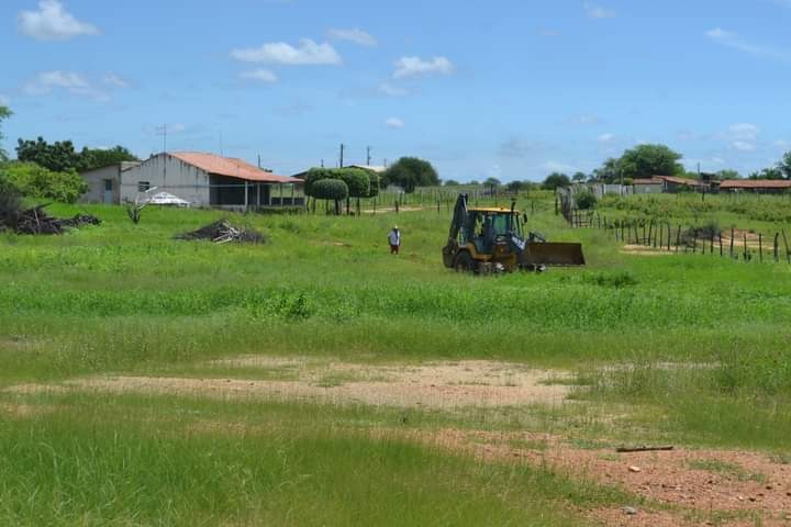 Acesso do Canal que liga Barragem da Farinha para açude do Jatobá recebe limpeza e terraplanagem pela Prefeitura de Patos