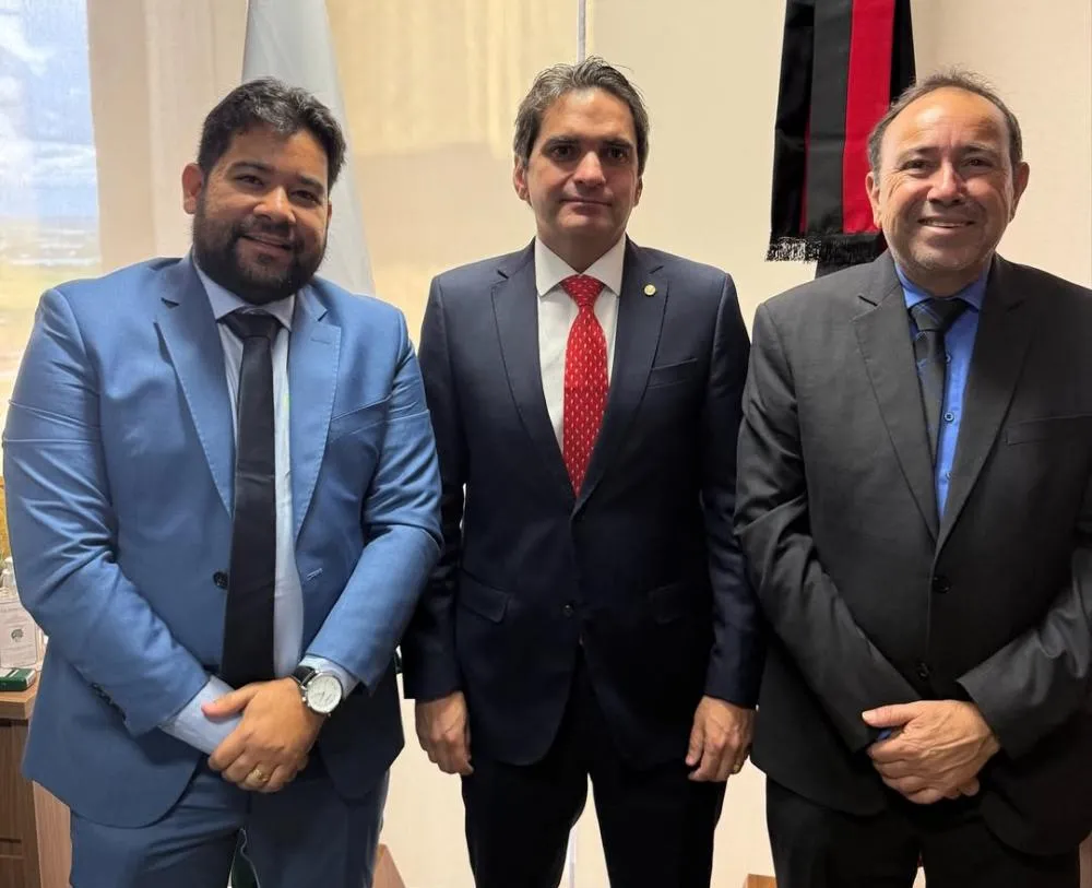 Prefeito de Teixeira agradece deputado Murilo Galdino pelo empenho no retorno da Adutora do Pajeú e discute novos projetos para o município em Brasília