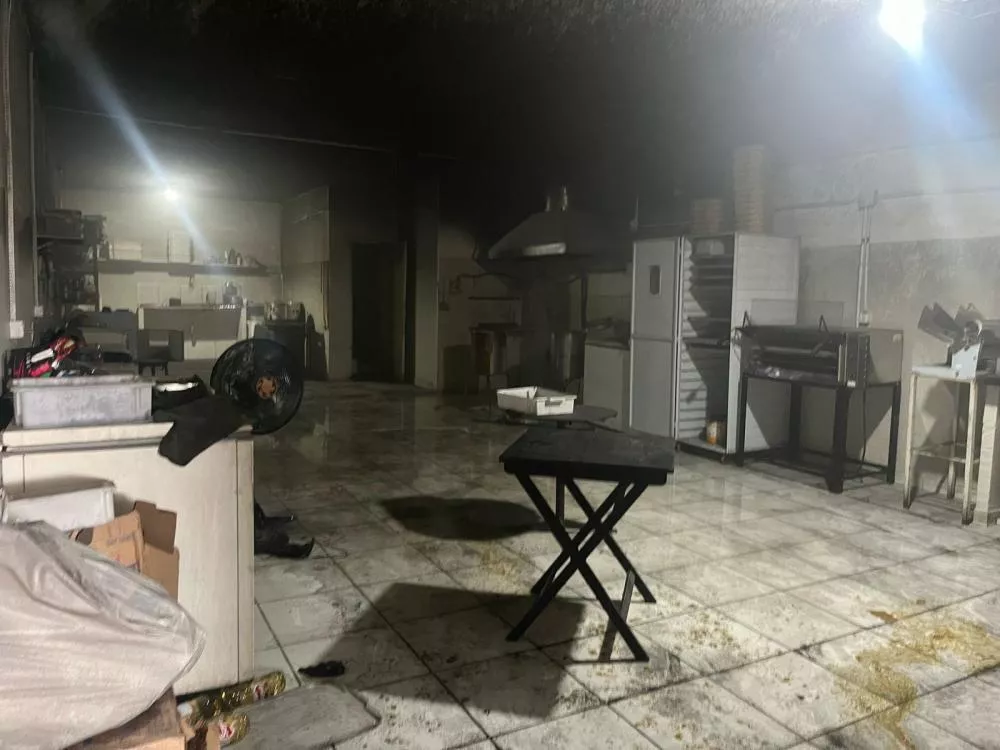 Incêndio é registrado em lanchonete na tarde deste sábado (15), em Patos