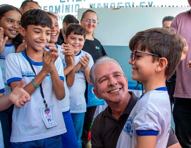 Em Santa Gertrudes: Prefeito Nabor entrega mais óculos do projeto Novos Olhares, reforma e ampliação de escola e creche 