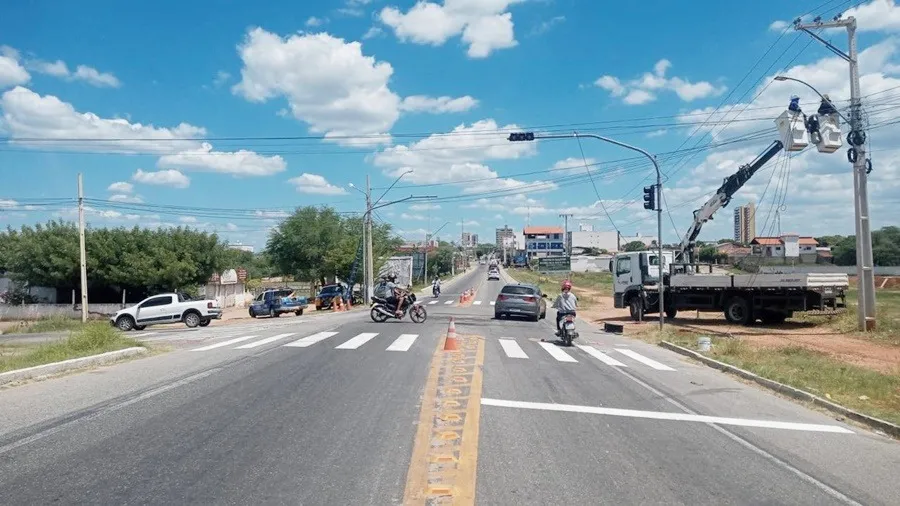 STTRANS instala semáforo no bairro Noé Trajano e visa reduzir sinistros e melhorar o trânsito na localidade