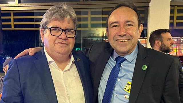 Prefeito de Teixeira, anuncia filiação ao PSB, partido do Governador do Estado.