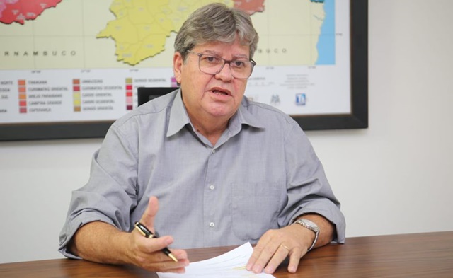 João Azevêdo garante que polícia está atenta a indícios de violência nas escolas e que maior parte das informações é fake news