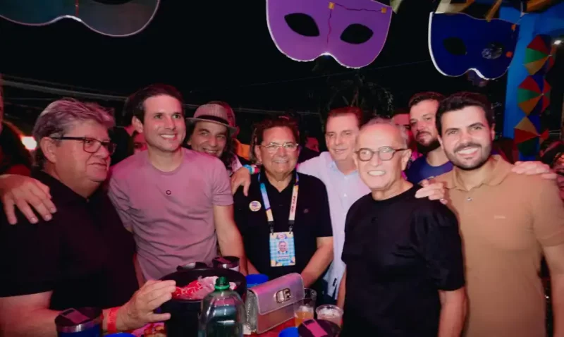 Hugo Motta curte carnaval ao lado de João, Galdino e Cícero