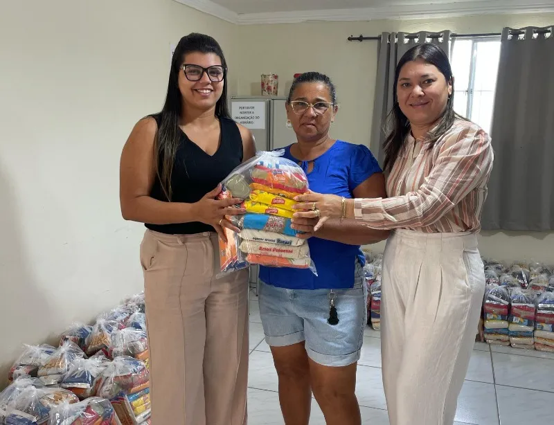 Secretaria de Ação e Assistência Social realiza entrega de cestas básicas para famílias cadastradas no Bolsa Família