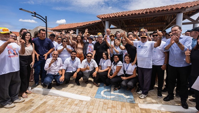 João Azevêdo inaugura condomínio Cidade Madura e entrega centro de hemodiálise, tomógrafo e ambulância em Monteiro
