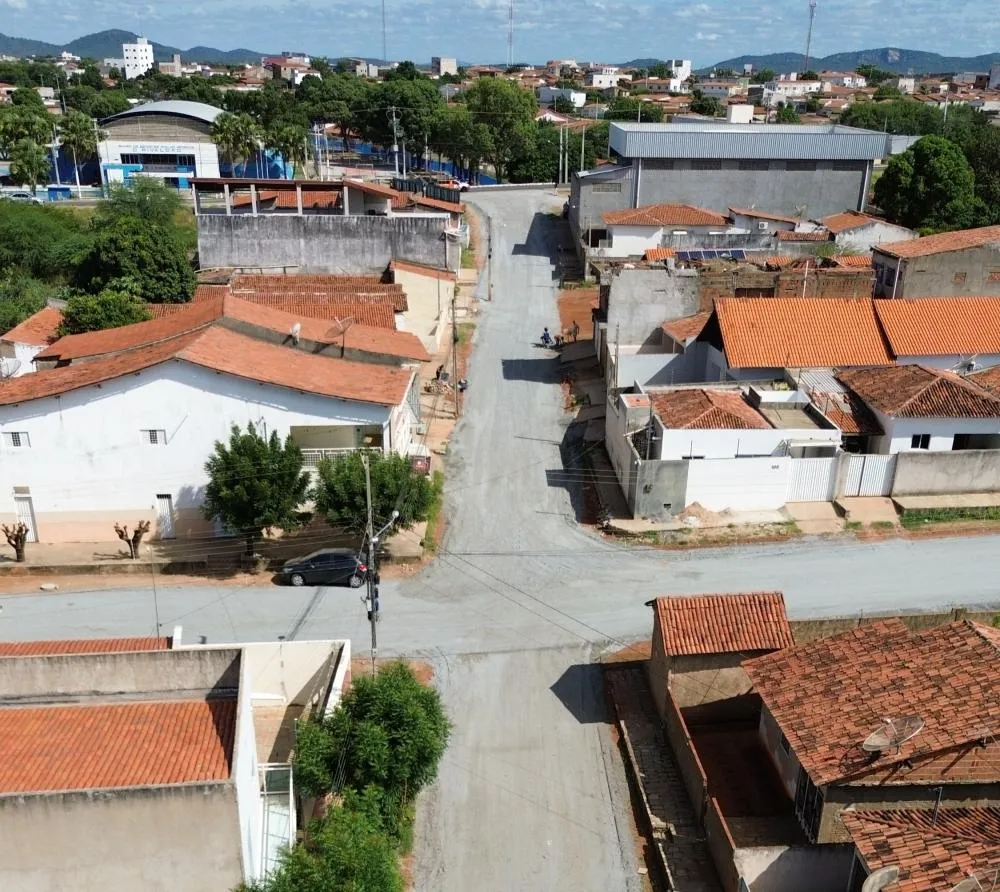 Obras de pavimentação em bairros de Patos seguem avançando