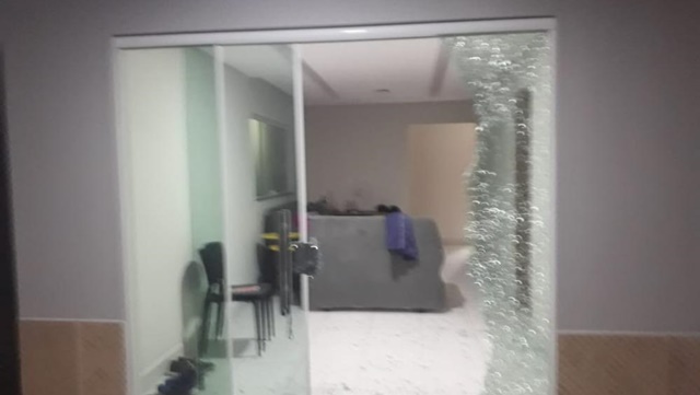 Casa do assessor do prefeito e do padre de Taperoá é atingida a bala 