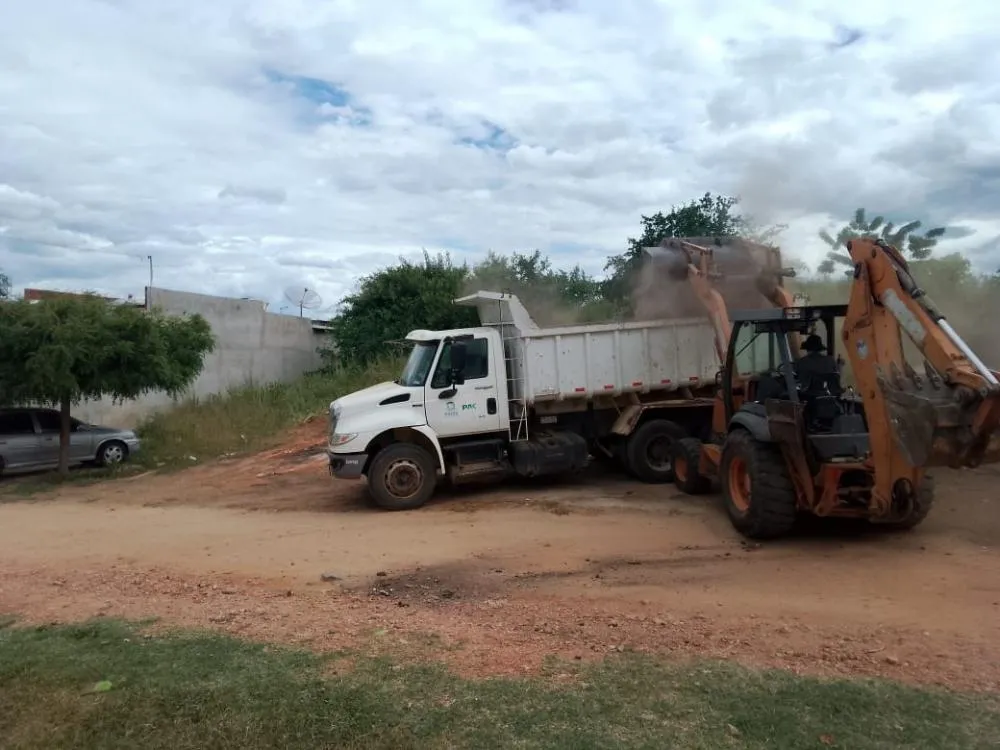 SEINFRA intensifica serviços de limpeza urbana em Patos