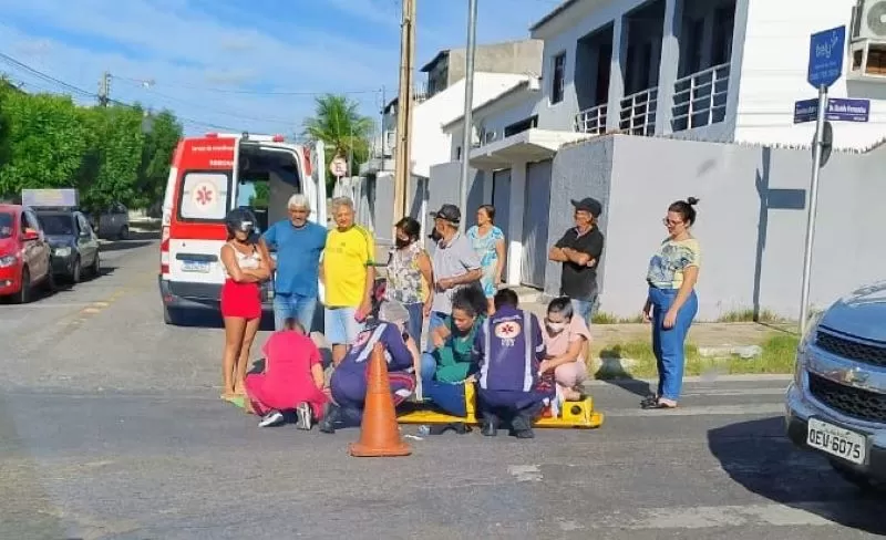 Motociclista foge após provocar sinistro que deixou duas mulheres feridas na cidade de Patos
