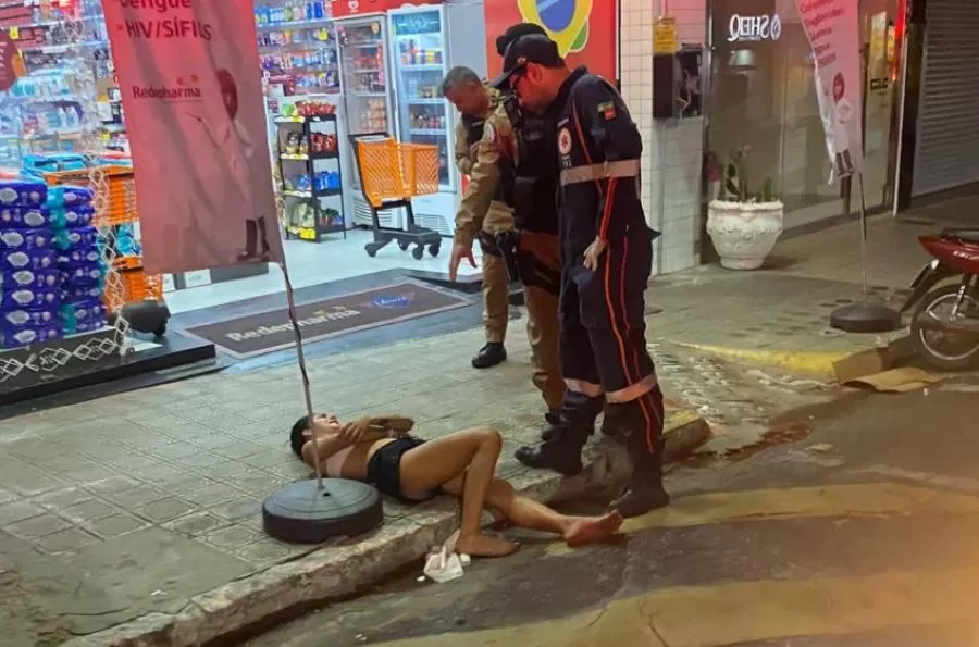 Jovem fica com rosto desfigurado após ser agredida por mulher no centro de Patos