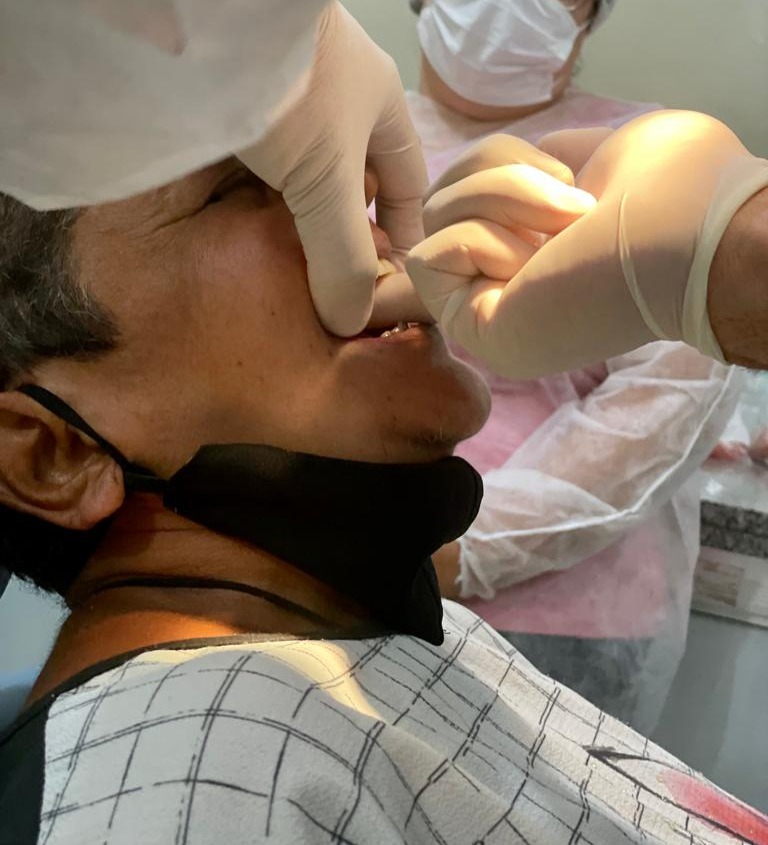 CEO de Patos distribui mensalmente mais de 50 próteses dentárias de forma gratuita 