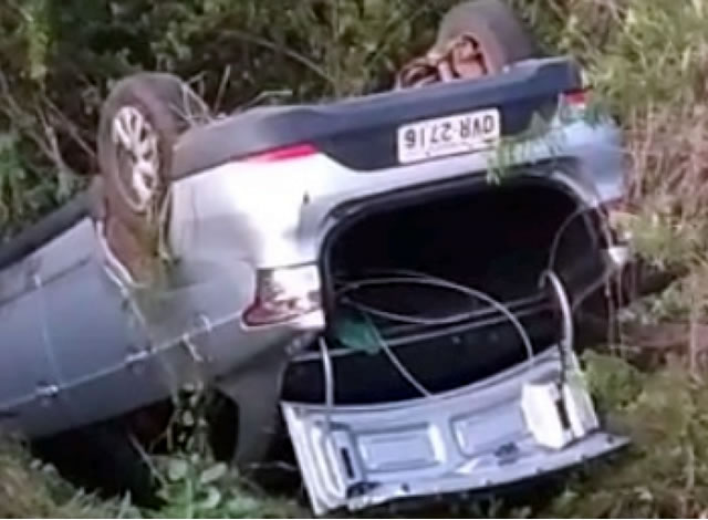 Capotamento de carro é registrado na BR-230, no município de Sousa