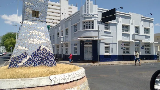 Prefeitura de Patos abre processo seletivo com 215 vagas e salários de quase R$ 5 mil