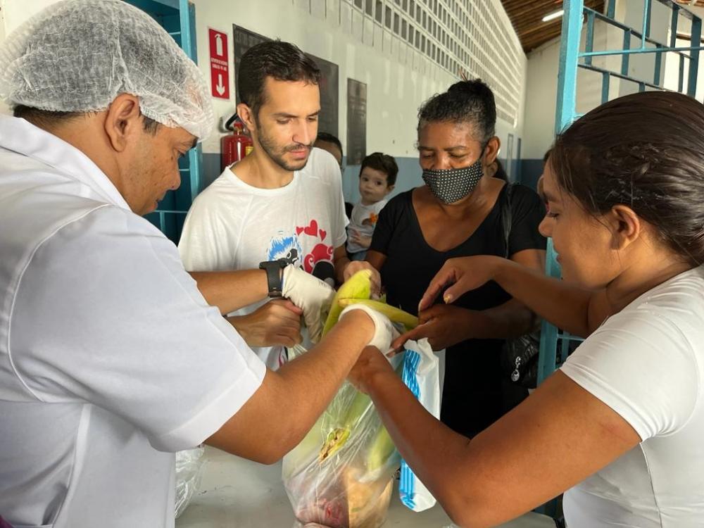 Segurança Alimentar: Famílias do CRAS Mariana Alves recebem kits de alimentos do Programa de Aquisição de Alimentos