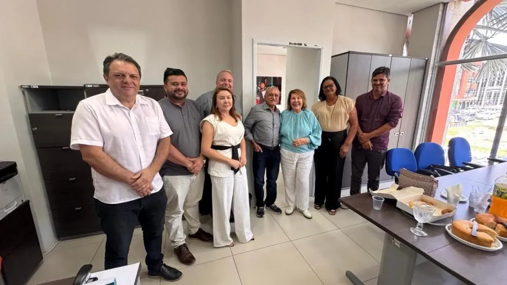 Prefeito de Mãe d’Água cumpre agenda na Capital do Estado 