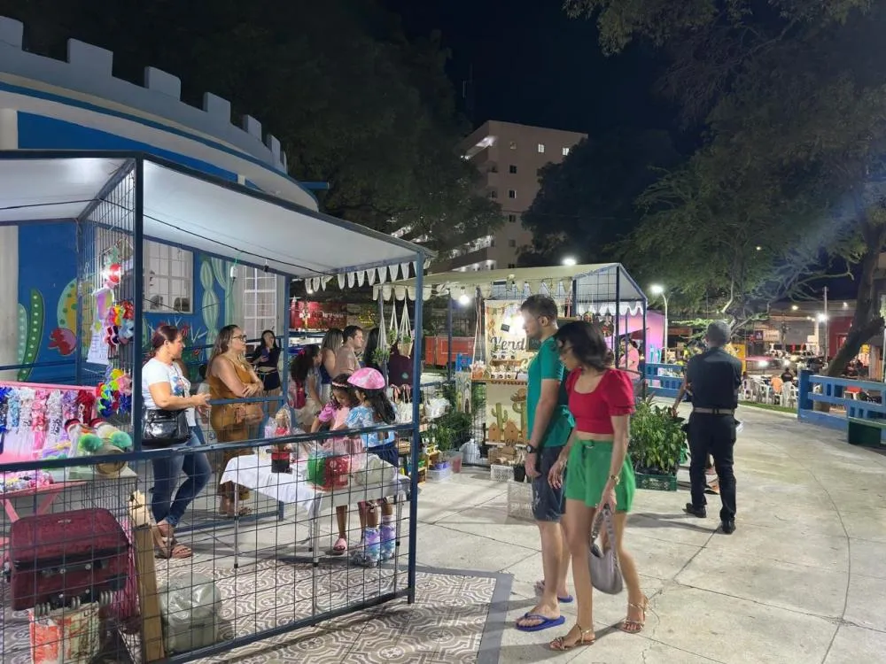 Primeira edição do Arte na Praça promove cultura, valorização dos artistas locais e reúne famílias, em Patos