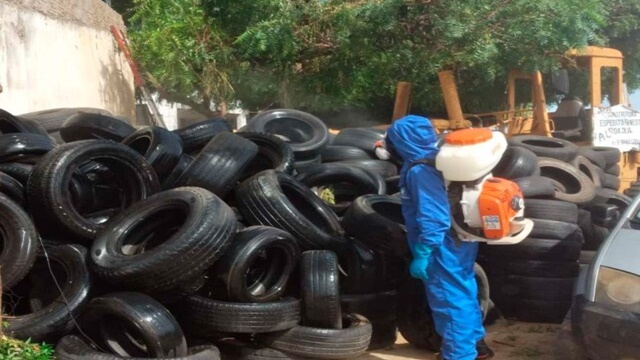 Agentes de combate às endemias e equipe do Meio Ambiente de Patos realizam ação de controle e combate ao Aedes no Novo Horizonte