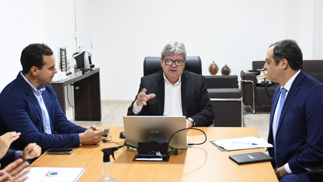 João Azevêdo recebe presidente do BNB, Paulo Câmara, e discute investimentos em infraestrutura, turismo e desenvolvimento regional