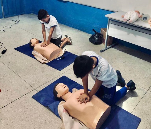 Projeto Samuzinho nas Escolas capacita mais de 1 mil alunos com ensino de primeiros socorros 