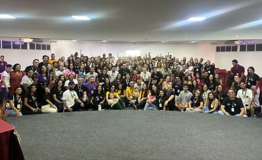 Em Patos, cerca de 200 jovens participam da convenção 2025 de voluntários da ONG Ser de Luz 