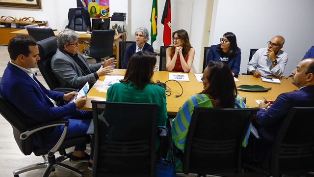 João Azevêdo recebe representantes das Nações Unidas para refugiados e destaca políticas públicas de acolhimento