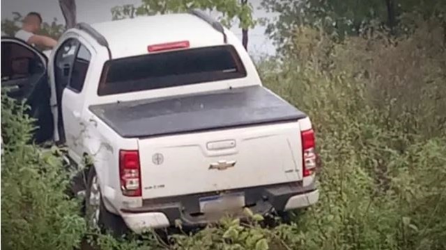 Ladrões se envolvem em acidente e abandonam carro roubado, em Conceição 