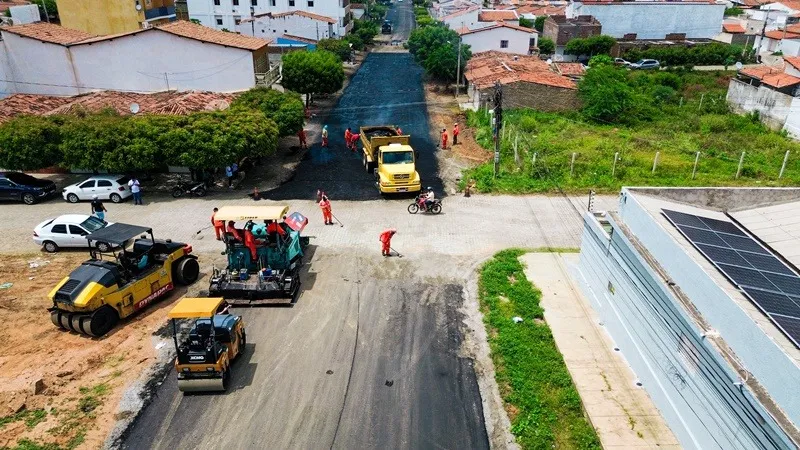Rua Severino Soares recebe pavimentação e melhora mobilidade em Patos