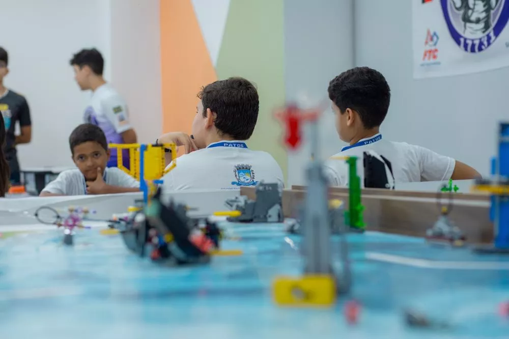 Prefeitura de Patos e SESI iniciam curso de Robótica para alunos da rede pública municipal 