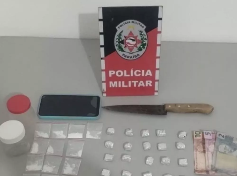 Homem é preso por tráfico de drogas após tentar fugir de abordagem no bairro Belo Horizonte, em Patos