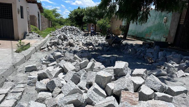 Prefeitura de Patos já pavimentou mais de 78 ruas com investimento superior a R$ 15 milhões - OUÇA