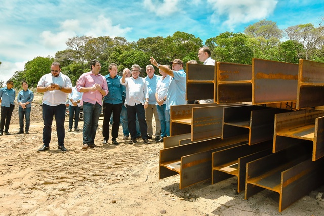João Azevêdo participa de solenidade do Parque das Três Ruas e visita obras de mobilidade do Governo na Capital