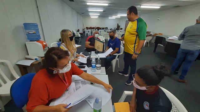 Atletas contemplados com programa Bolsa Esporte assinam termo de compromisso