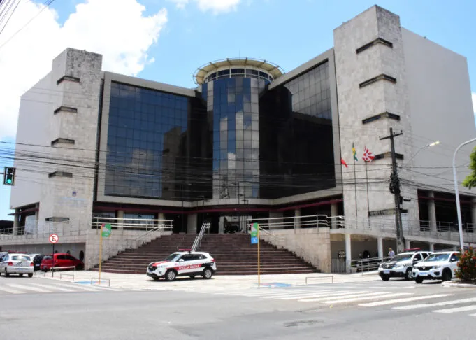 Neta é condenada a mais de 11 anos por tentar matar a avó a facadas, na Paraíba